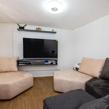 בית נופש Ava *