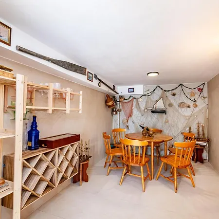 Ava * נוביגראד דאלמטיה