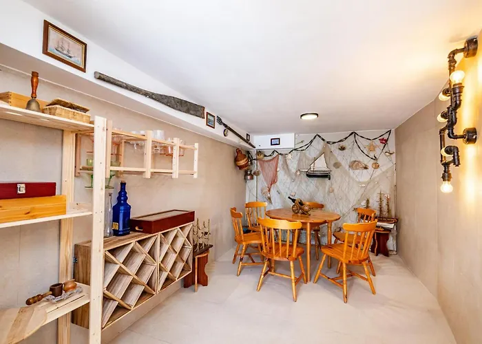 Ava * Novigrad (Dalmatia)