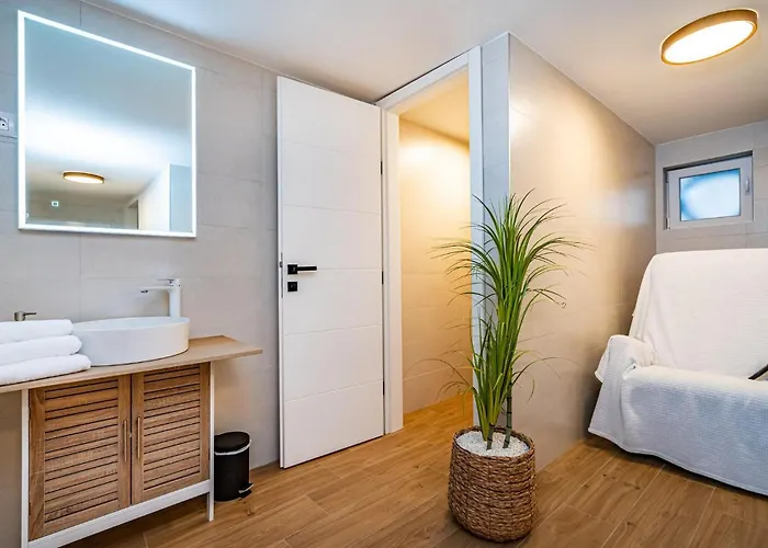 Ava * Novigrad (Dalmatia)