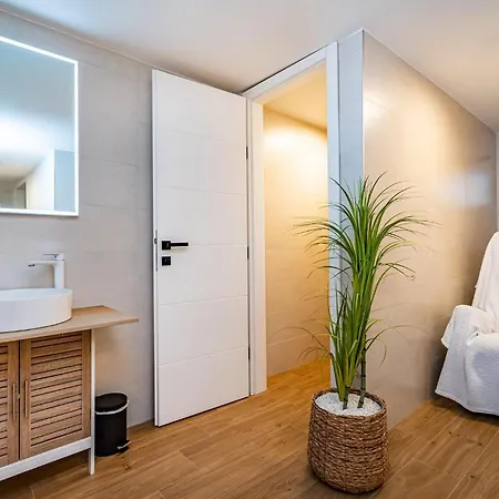 Ava * Novigrad (Dalmatia)