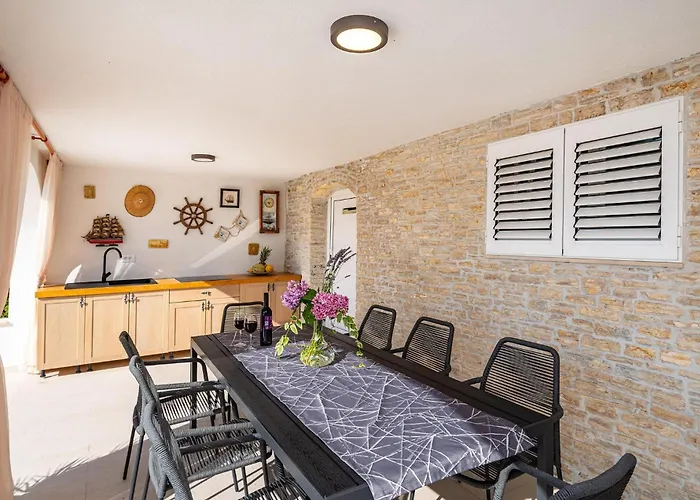 Ava Semesterbostad Novigrad (Dalmatia)